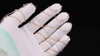 The pumps integrated into a glove © LMTS EPFL The pumps integrated into a glove © LMTS EPFL